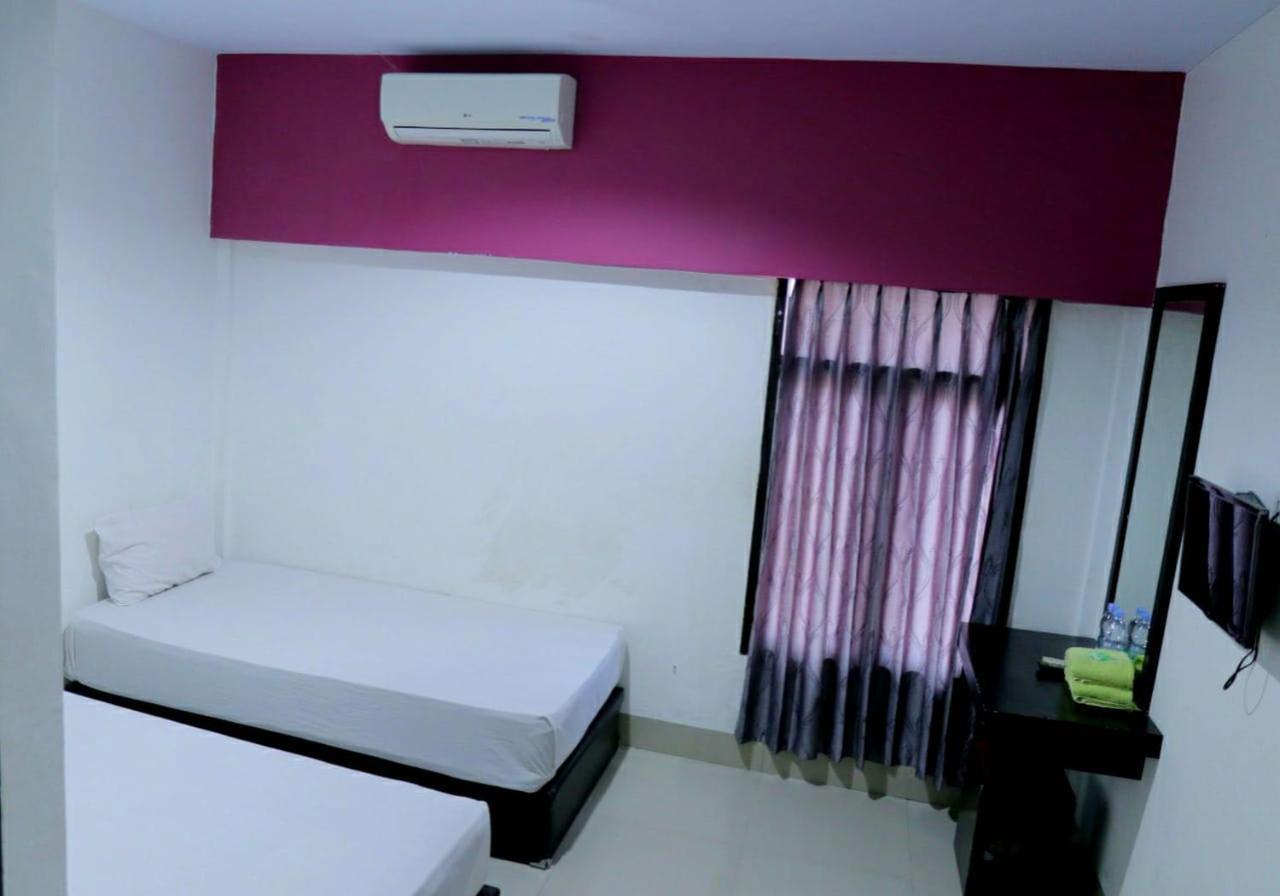Reddoorz @ Pasangkayu Mamuju Utara Hotel Exterior photo